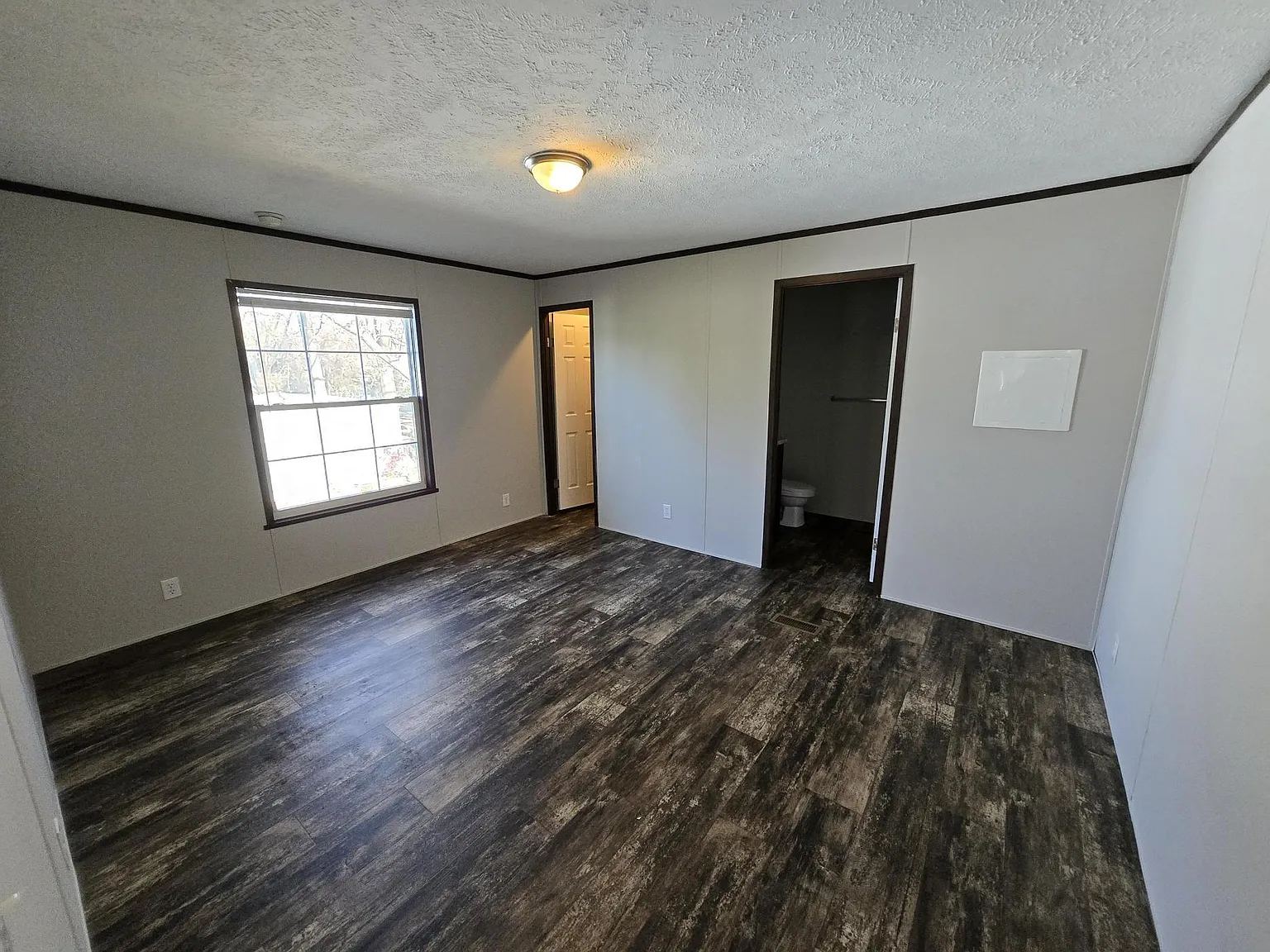 Open-Concept Floor Plan! — Photo 4