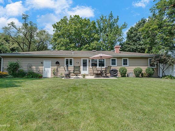 3rd image of 195 Pauline Dr