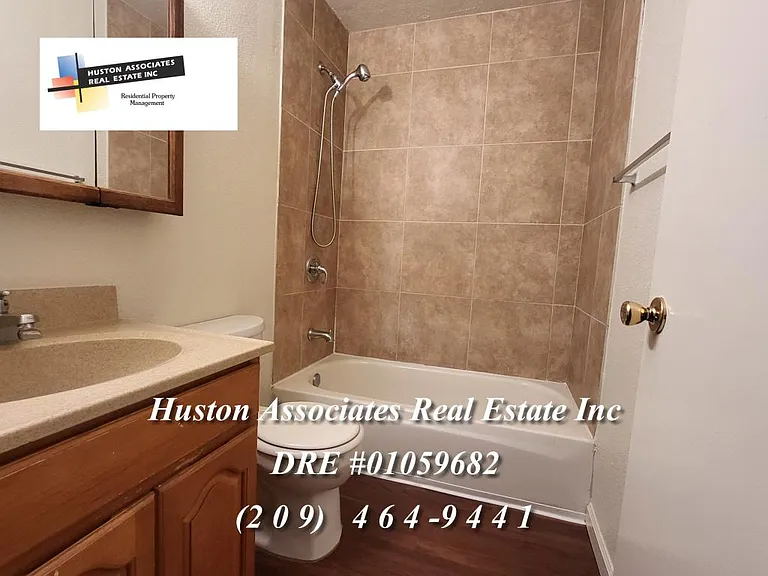 404 W Oak St #2 — Photo 6