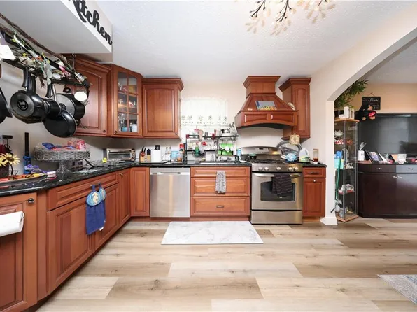 32 Belair Lane image 16 of 37