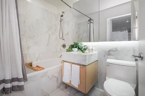 Sold by R New York | media 7