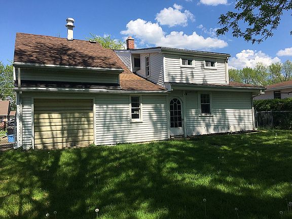 3rd image of 2641 Greenfield Ave