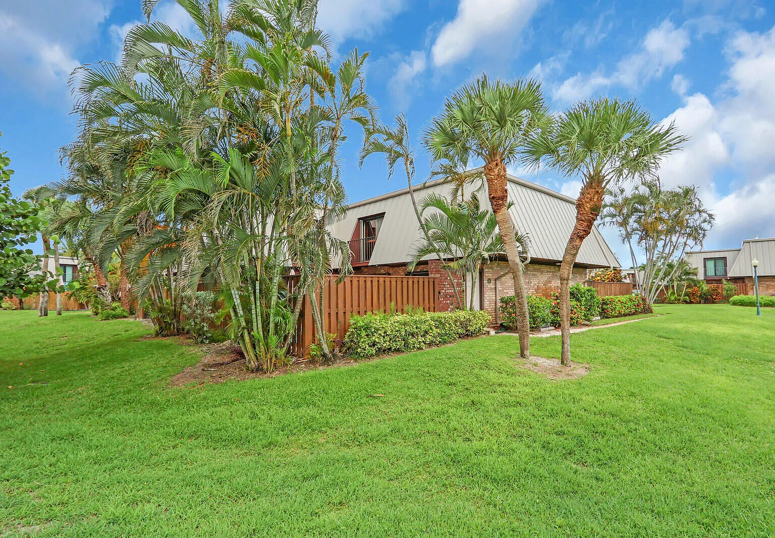 2 bed, 2.5 bath, 1708 sqft, $6,000 — Photo 1