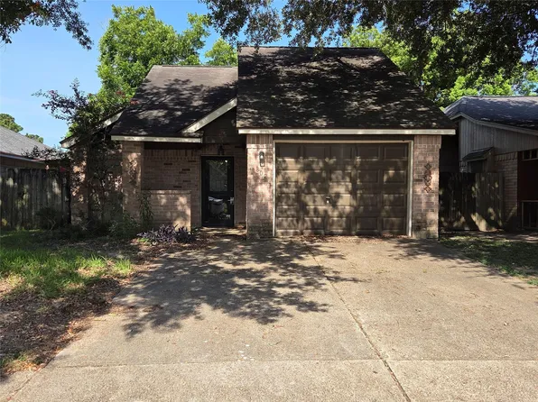 802 Hartman Dr, Baytown, TX 77521