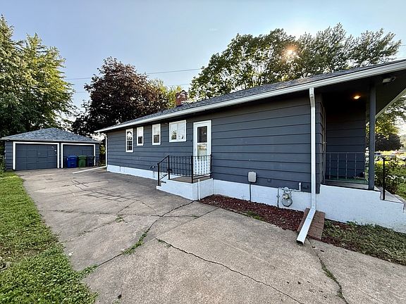 3rd image of 1525 27th Ave S
