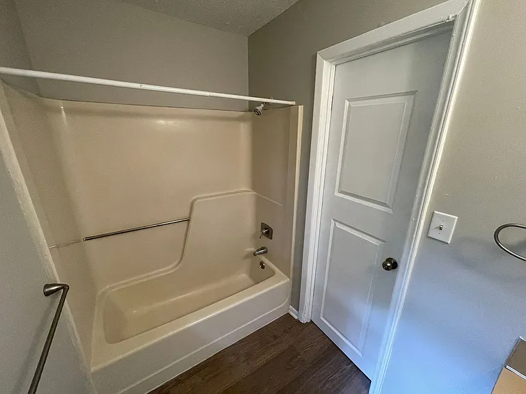 6008 Leo Dr — Photo 9