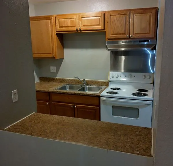 1425 Yosemite St #6 — Photo 5