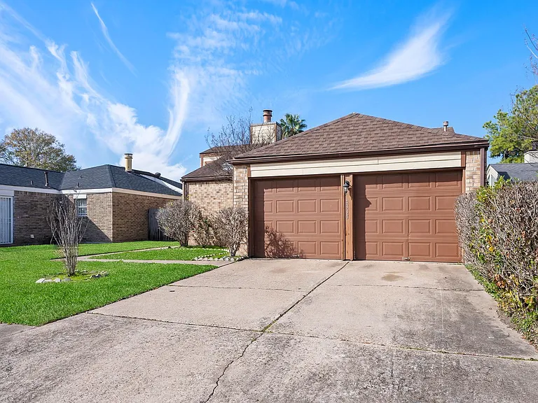 4330 Willow Beach Dr — Photo 3