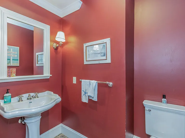 342 Old Sag Harbor Rd — Photo 9