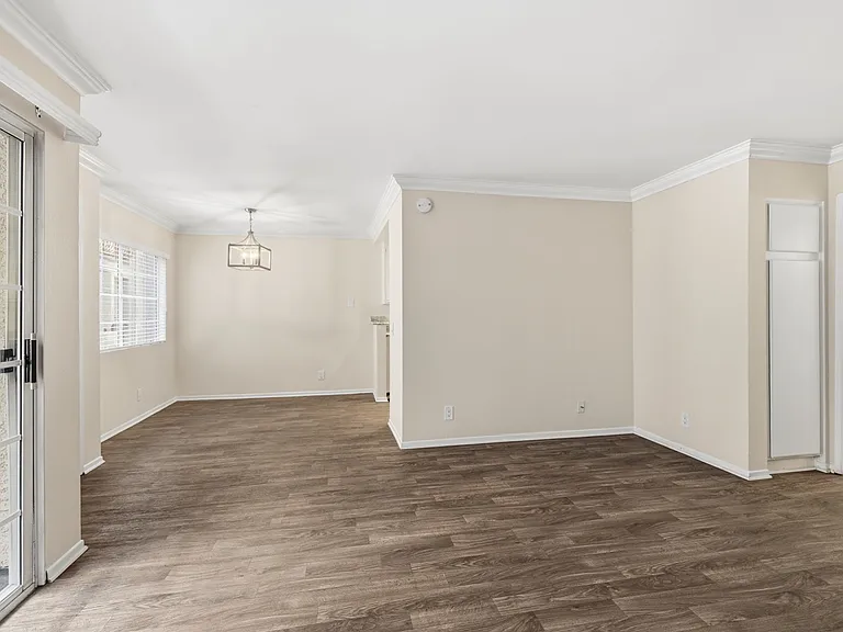 908 S Shenandoah St #103 — Photo 4