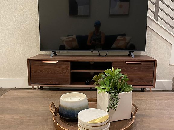 Brand new 4K UHD with all streaming services integrated.