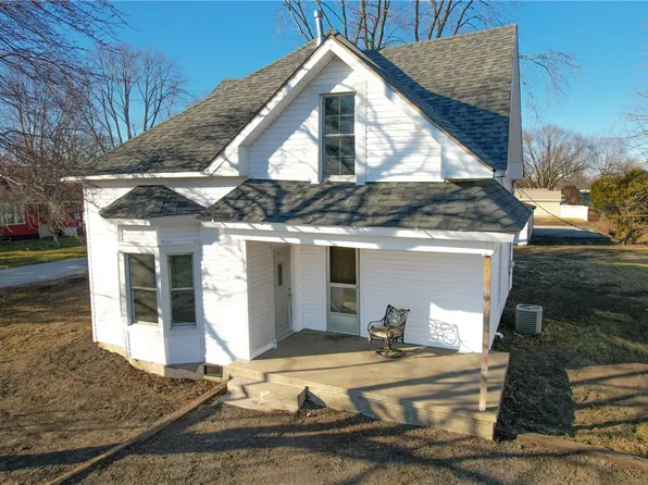 1515 Oakwood Ave, Danville, IL 61832