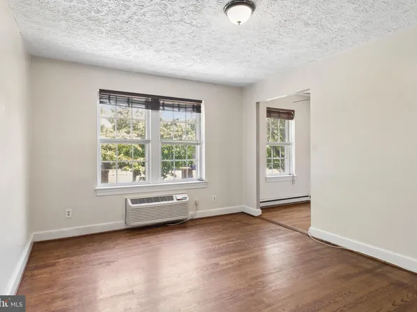 715 S Washington St APT C11, Alexandria, VA 22314