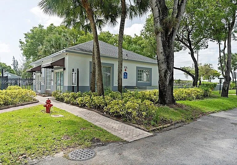 1201 Lake Victoria Dr #V — Photo 20