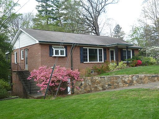 1st image of 33 White Pine Dr