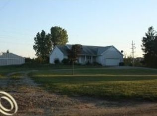 7561 Munsell Rd, Howell, MI 48843