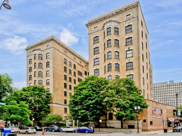 559 W Surf St APT 500, Chicago, IL 60657