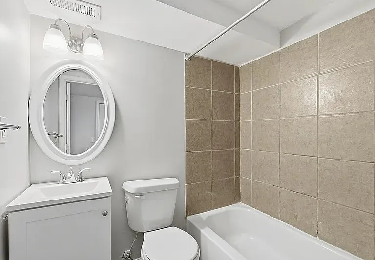 2429 Barclay St #1 — Photo 11