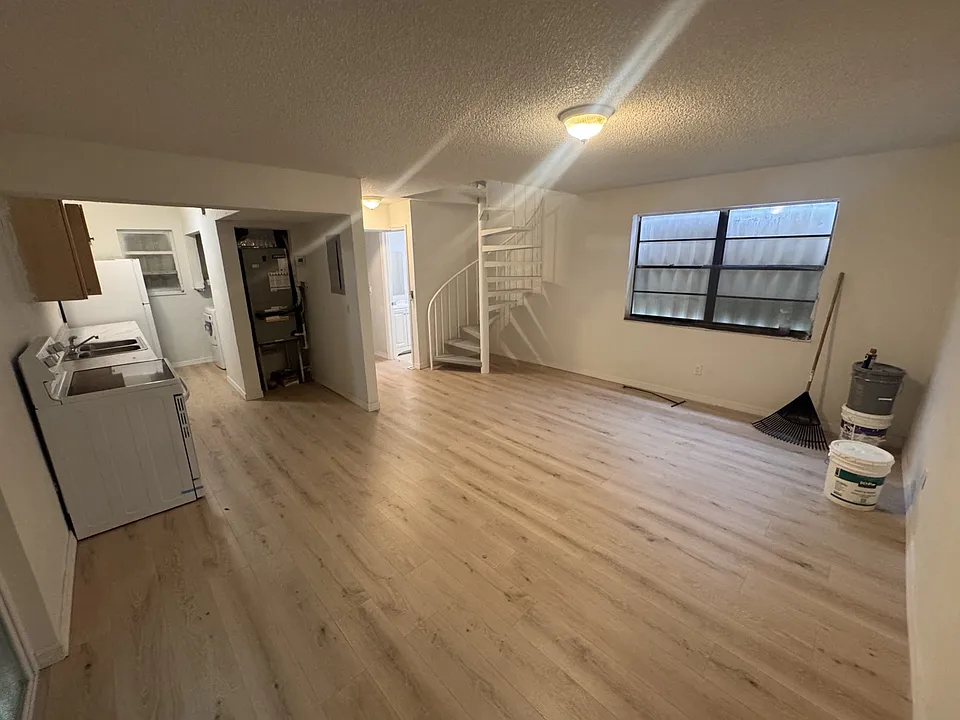 200 SW 20th Ave #2