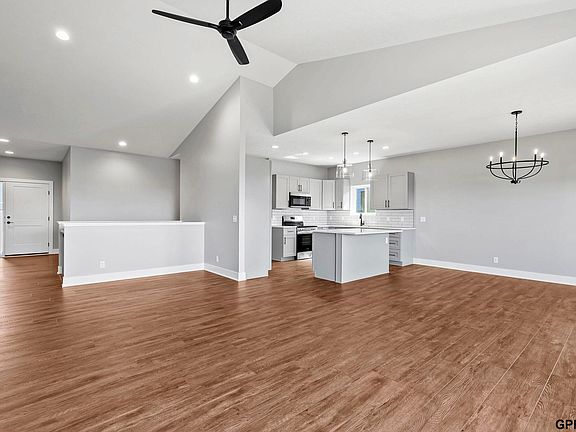 5th image of 315 N 105th St