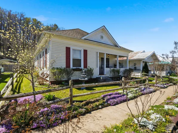 418 Opekiska St, Erwin, TN 37650