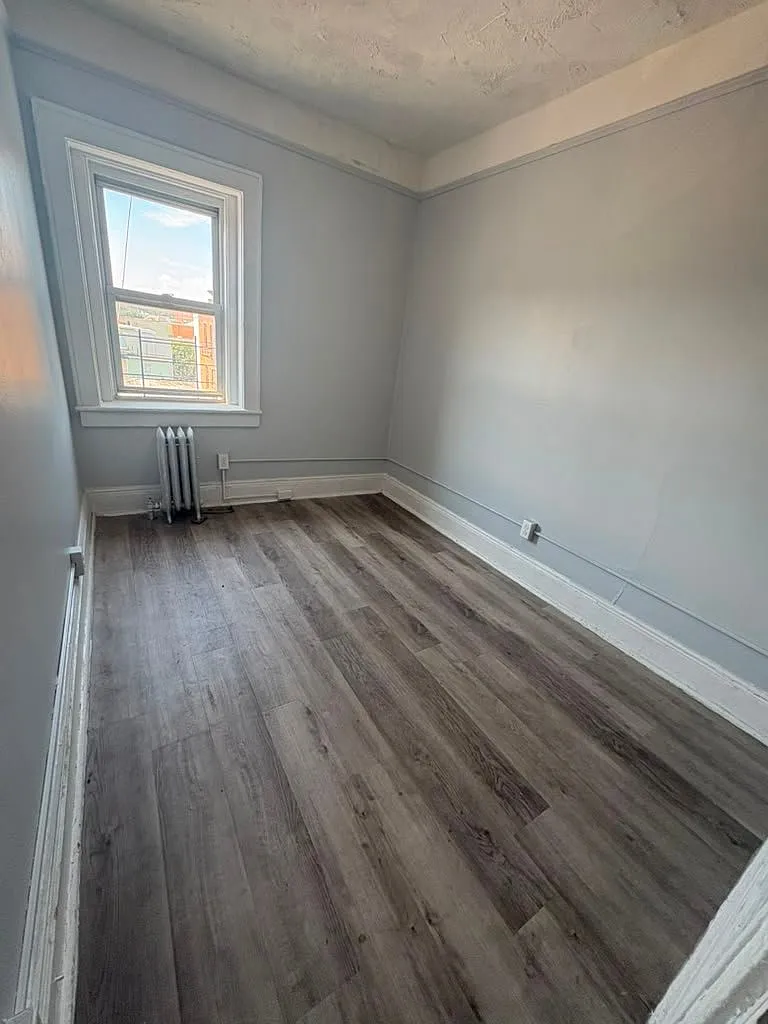 3 bed, 1.0 bath, $2,750 — Photo 2