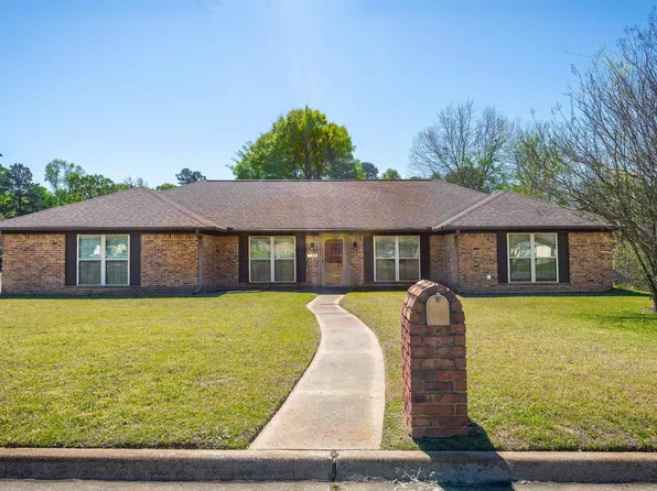 126 Briarmeadow Dr, Longview, TX 75604