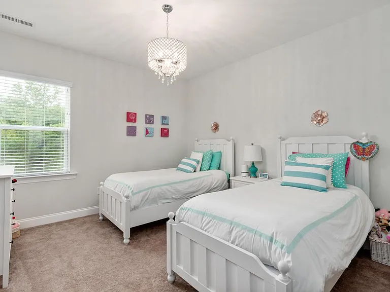 147 Heathbrook Ln — Photo 17