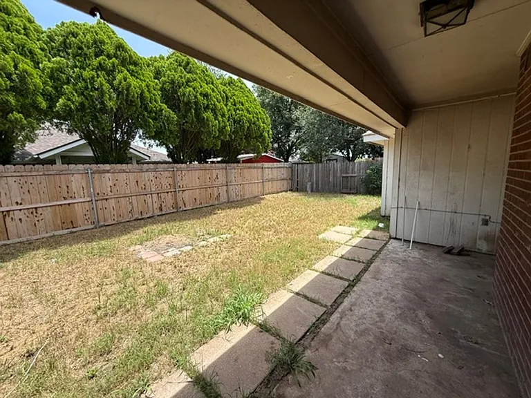 3933 Wake Forest Ln — Photo 18