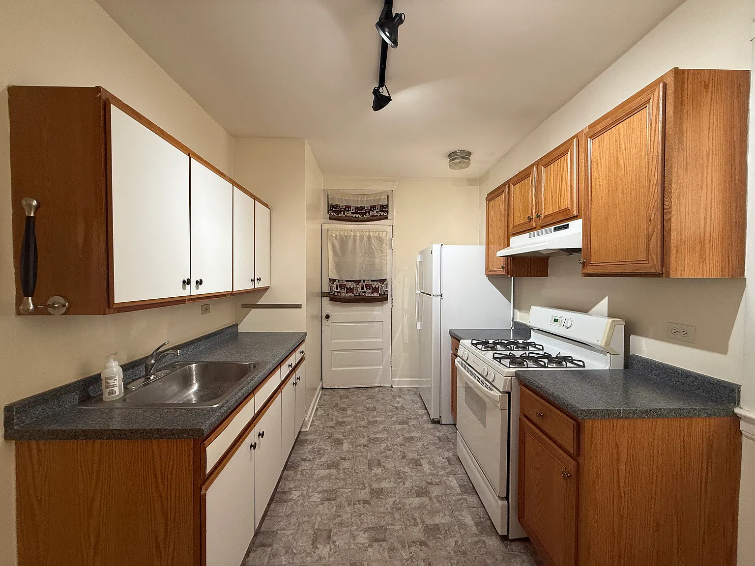 2 bed, $1,800 — Photo 4