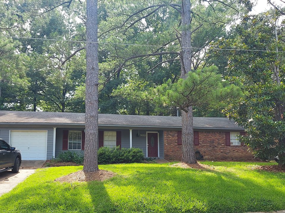 1st image of 902 Live Oak Dr