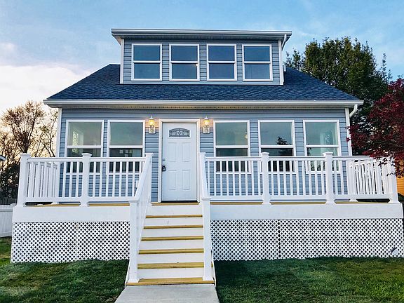 ENJOY WATERVIEW ON 24' DECK!