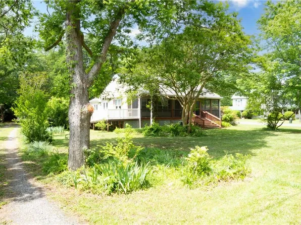 1900 Mark Pine Rd, Hayes, VA 23072