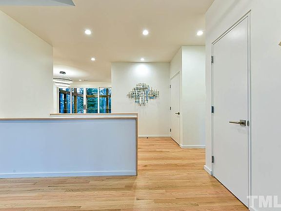 3rd image of 106 Carolina Ave