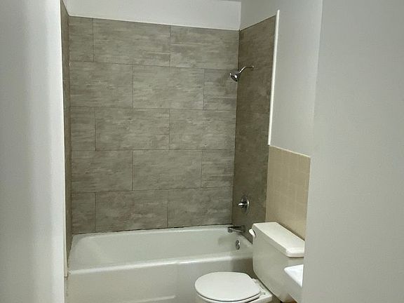 5th image of 605 S 7th Ave #3