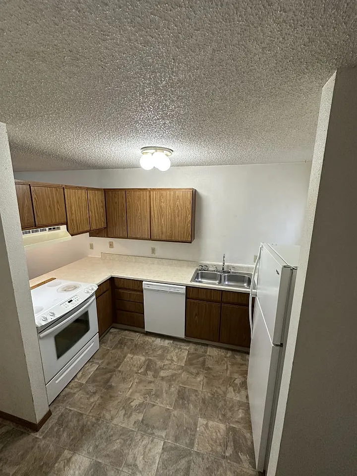 2 bed, 1.5 bath, 800 sqft, $995 — Photo 3