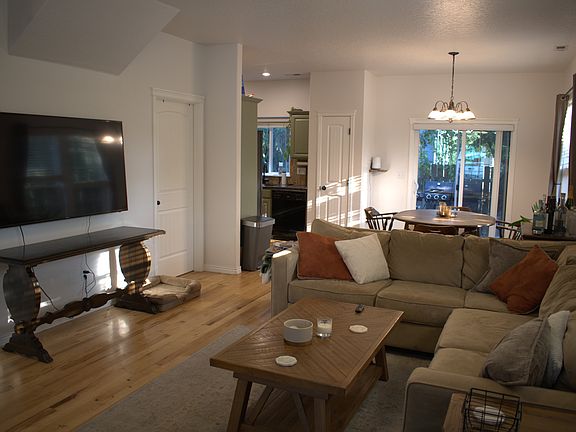 3rd image of 1563 W Cyrus St