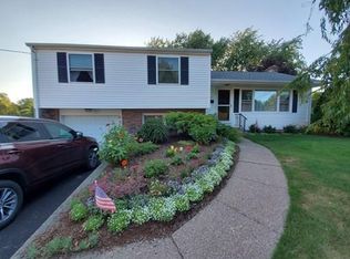 485 Gardners Neck Rd, Swansea, MA 02777