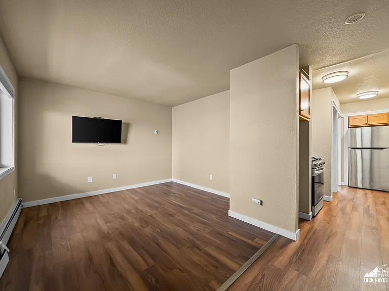 618 Gambell St #11 — Photo 27
