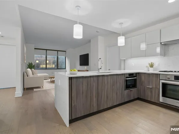 9 Avenue At Port Imperial #823, West New York, NJ 07093