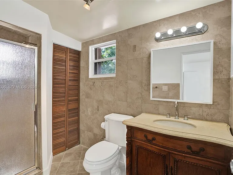 2420 SW 16th St — Photo 27