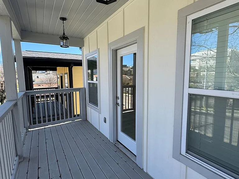 1911 Hermosa St — Photo 18