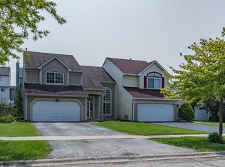 19 E Rustic Ln #19, Round Lake Beach, IL 60073