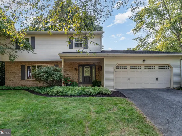 511 Lamp Post Ln, Camp Hill, PA 17011