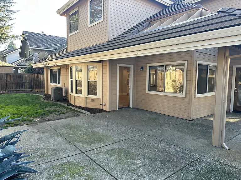 2221 Banbury Cir — Photo 48