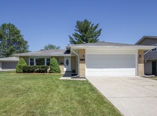 1043 Blackhawk Dr, University Park, IL