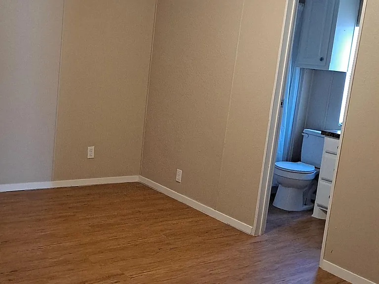 2000 S Burleson Blvd #13 — Photo 5