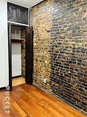 Rented by PocketBroker Inc | media 21