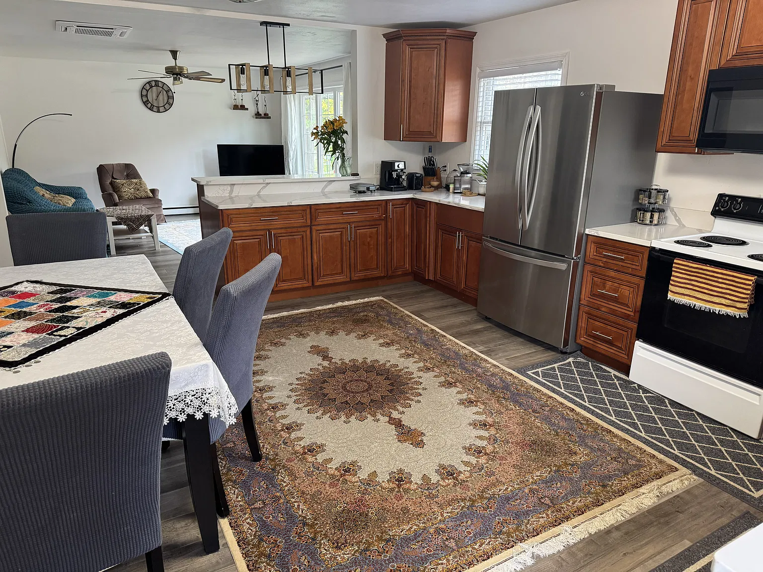 4 bed, 2250 sqft, $2,750 — Photo 4