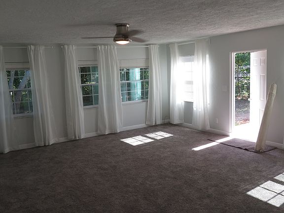 4th image of 913 S Betty Ln